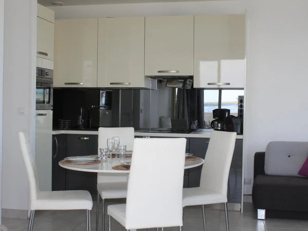 Magnifique 3 Pieces Avec Terrasse Et Parking, 4 Couchages, Villeneuve-Loubet Plage - Fr-1-252A-11 0*,  France